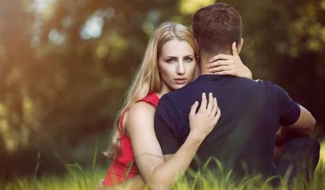'Só transo com mulheres, e meu marido, só com homens': casal .